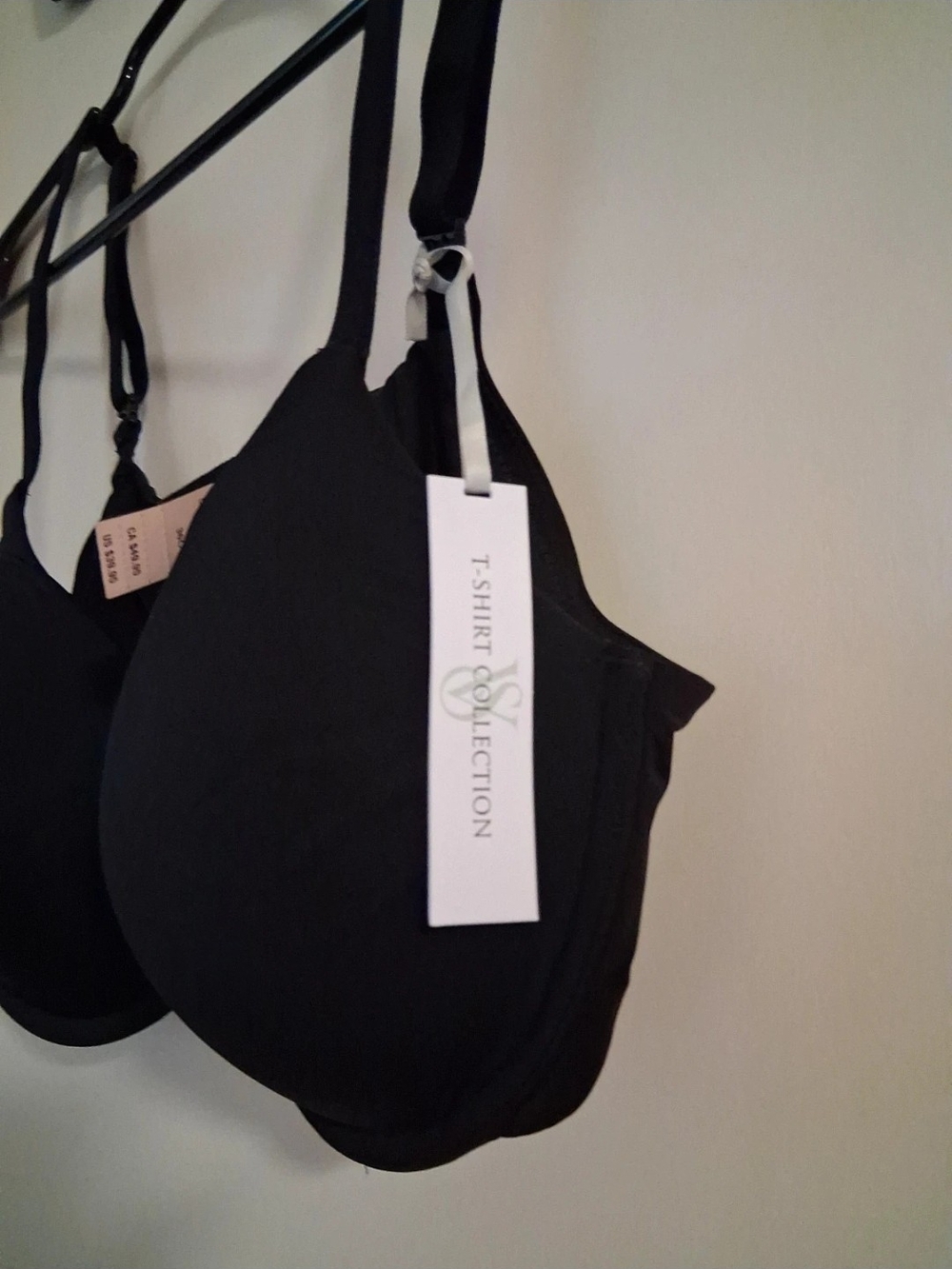 Victoria's Secret Black Bra with Attached Size Tags - Picture 3 of 3